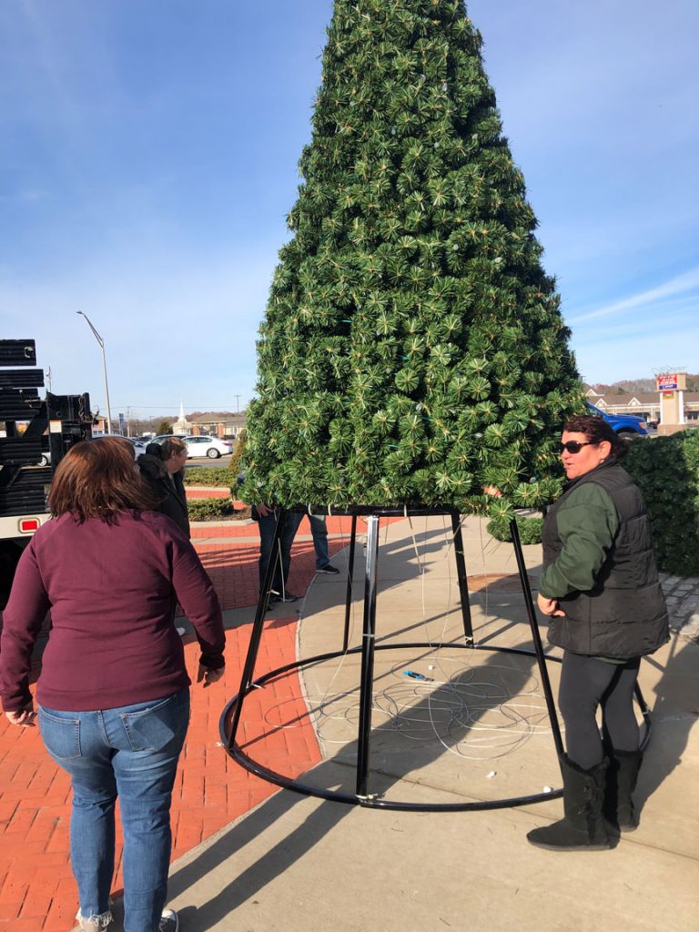 Mastic-Shirley Chamber Christmas tree assembly