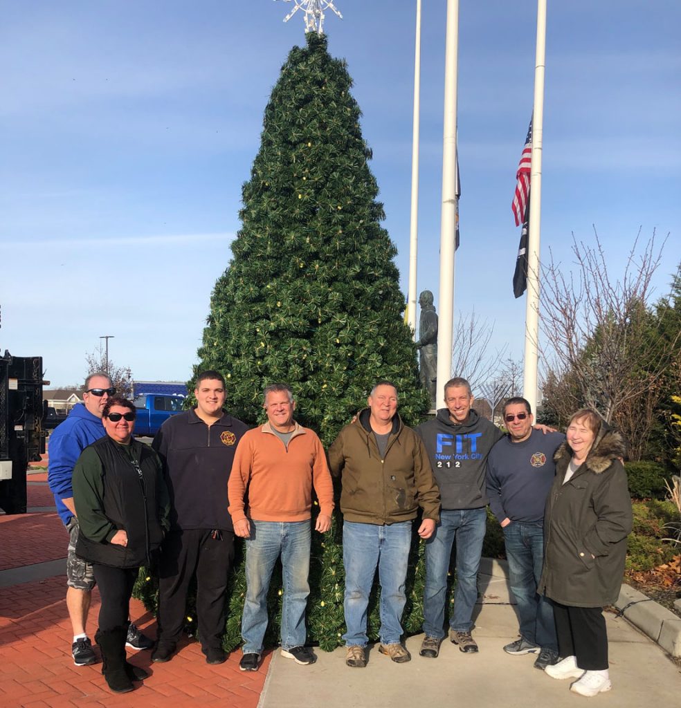 Mastic-Shirley Chamber Christmas tree crew